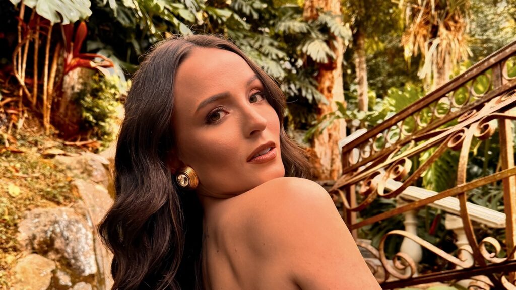 Larissa Manoela: A Jovem Estrela IMPRESSIONA Com Sua Fortuna Milionária