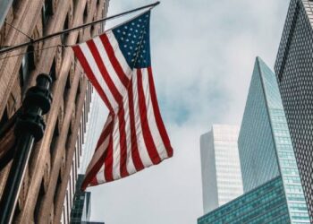 Payroll: Mercado de trabalho dos EUA fecha 2024 mais forte do que o esperado