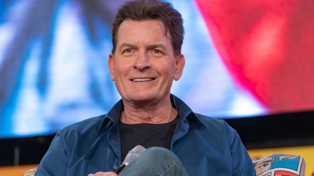 Fama, fortuna e polêmicas: a vida financeira de Charlie Sheen