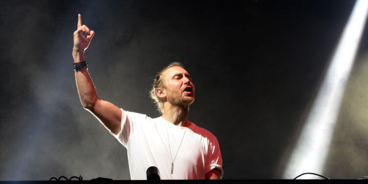 A máscara caiu? Conheça o império de David Guetta