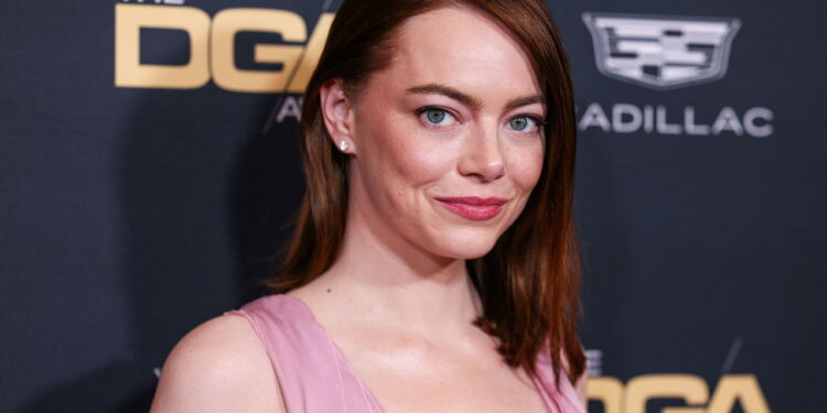 Emma Stone: Descubra a Fortuna Escondida da Estrela de Ouro de Hollywood!