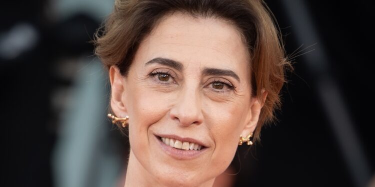 Fernanda Torres: Como a Atriz Construiu Sua Fortuna Muito Além da Tela!