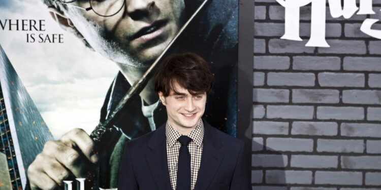 Daniel Radcliffe: Construindo uma Fortuna Além do Feitiço de Hogwarts