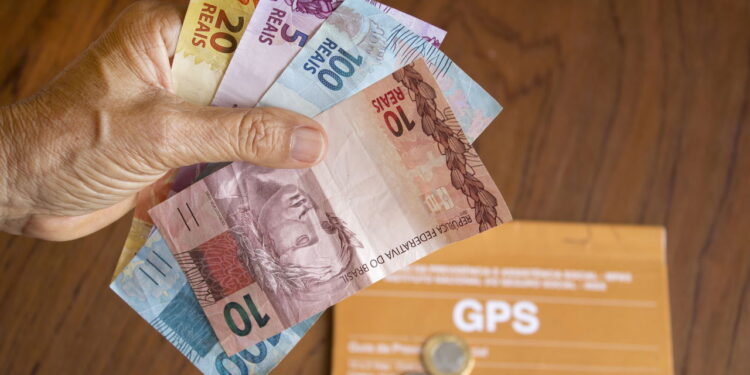 Novo salário mínimo altera valor da contribuição em 2025