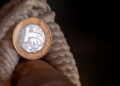 O seu chuveiro custa menos de R$ 1 real e você não fazia ideia