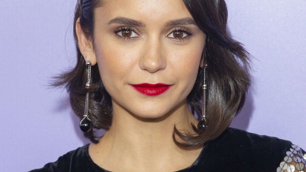 A atriz de The Vampire Diaries acumula uma fortuna milionária impressionante