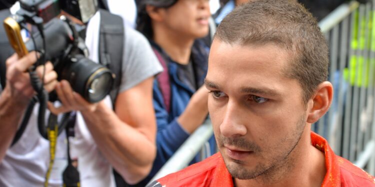 A reviravolta de Shia LaBeouf vai além do cinema e surpreende a todos