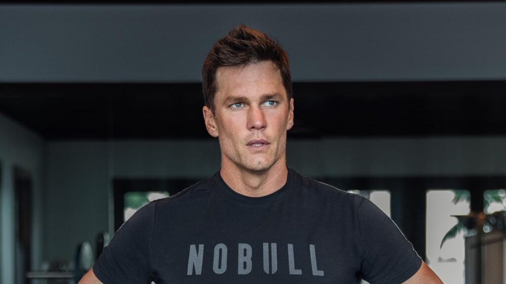 Tom Brady: O Rei do Futebol Americano e Sua Fortuna de R$ 1.5 Bilhão
