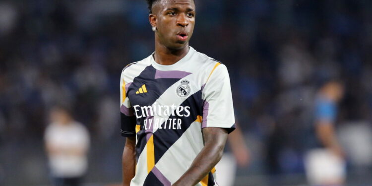 Técnico do Real Madrid vê possibilidade de Vinicius Jr. ir para a Arábia Saudita, mas aposta em permanência