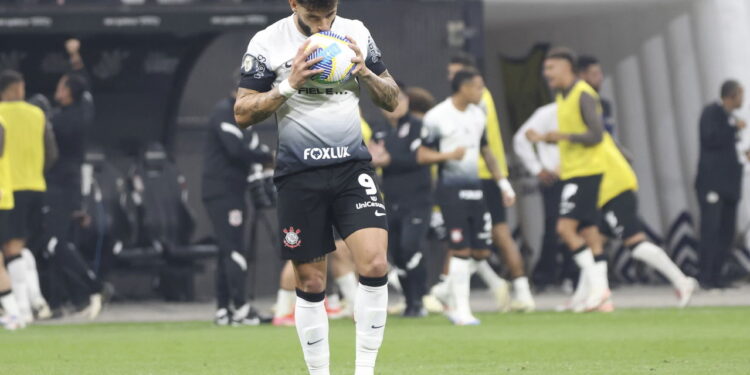 Centroavante completa um mês sem atuar e pode deixar o Corinthians em 2025