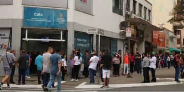 Desemprego no Brasil recua para 6,6%, menor taxa da série história