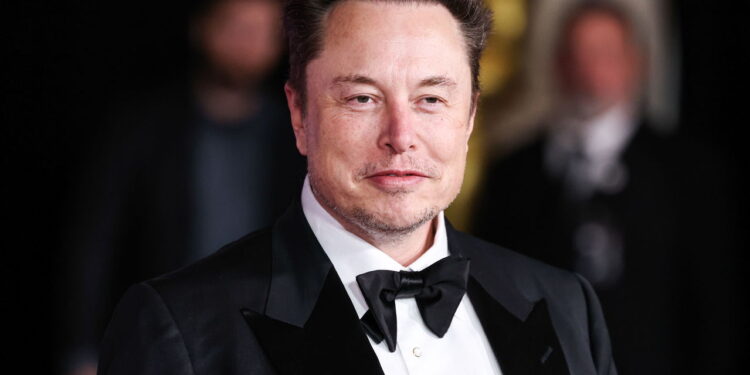 Conheça o homem mais rico do mundo: Elon Musk e sua trajetória