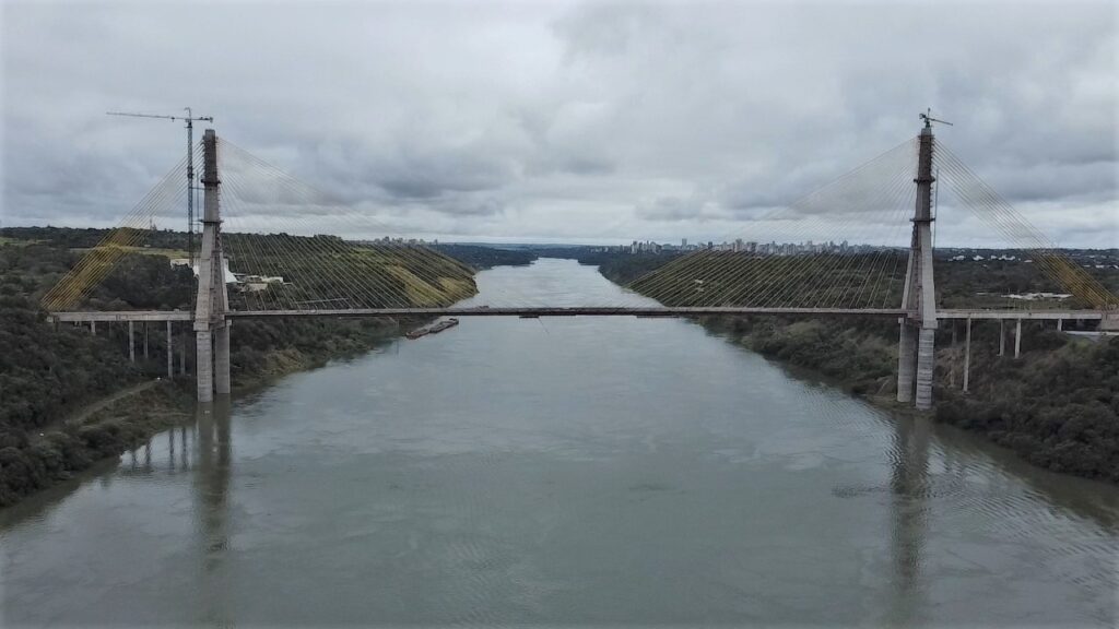 Ponte da integração faz ligação entre Brasil e Paraguai surpreende com sua grandiosidade