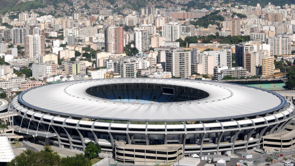 Estádio de futebol que custou 200 milhões anima brasileiros de todo País