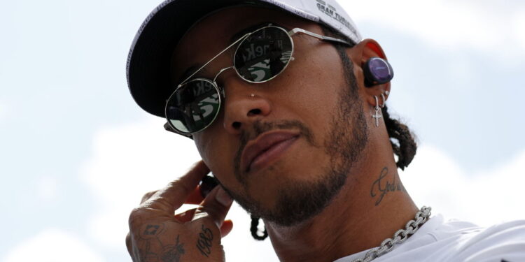 Maior campeão da Fórmula 1 negocia compra de equipe na MotoGP