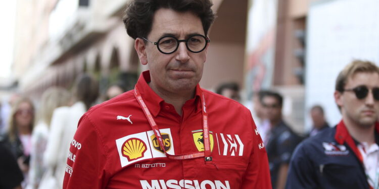 Binotto explica por que não contrataria Hamilton para a Ferrari