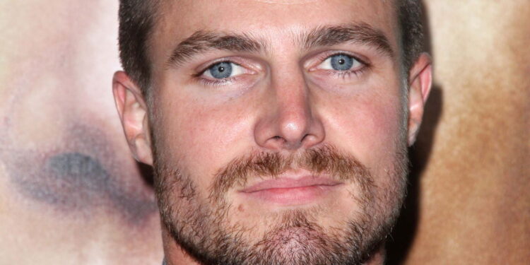 Conheça os segredos de Stephen Amel, o Oliver Queen da série Arrow