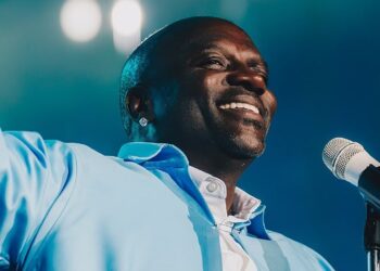 Akon: O patrimônio que transforma o mundo, um hit de cada vez