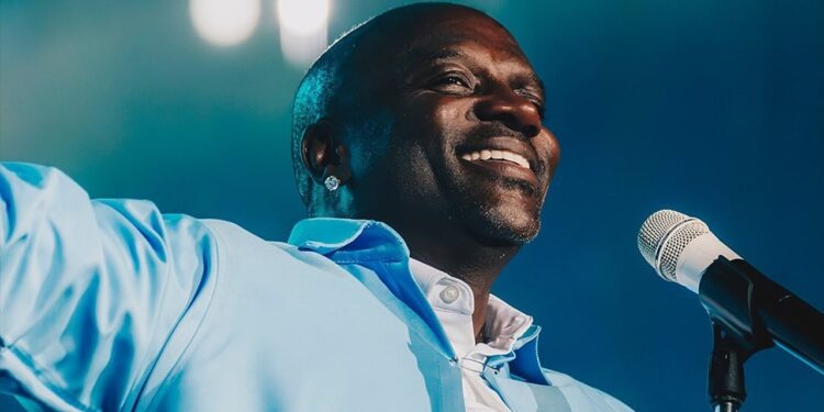 Akon: O patrimônio que transforma o mundo, um hit de cada vez