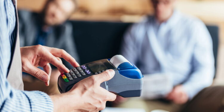 Compras online - Créditos: depositphotos.com / ArturVerkhovetskiy