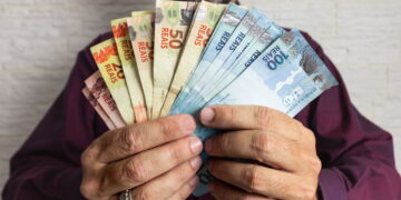 NOVO salário mínimo de R$ 2.275 deixa trabalhadores em festa!