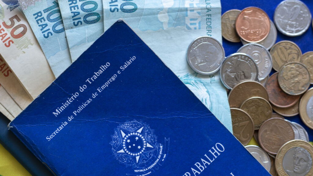 Governo sanciona aumento do salário mínimo para R$ 1.640