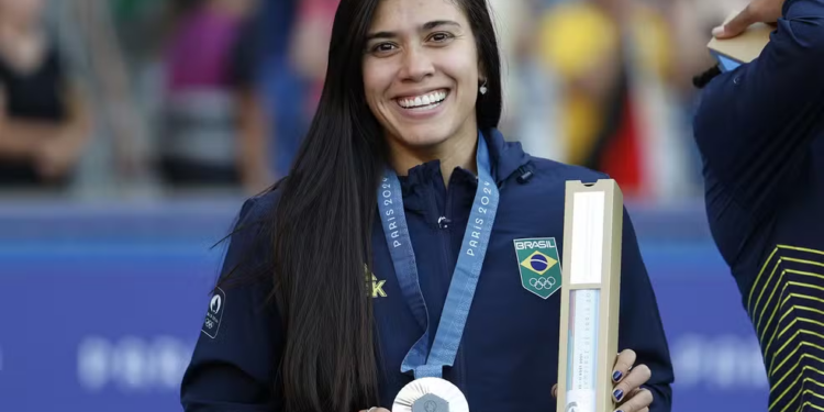 Atleta brasileira se recupera e está pronta para estreia no Real Madrid