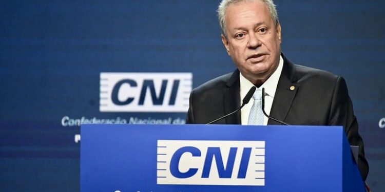 PIB brasileiro deve crescer 3,4% em 2024 puxado por consumo, aponta CNI