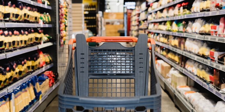 Por que alguns supermercados mudam constantemente a posição dos produtos?