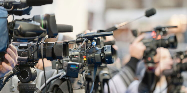 Câmeras - Créditos: depositphotos.com / microgen