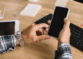 Quem recarrega o celular precisa saber deste novo aviso