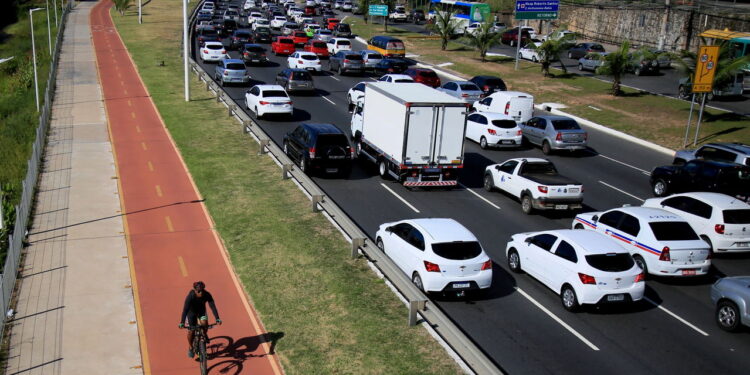 Tráfego de carros - Créditos: depositphotos.com / joasouza