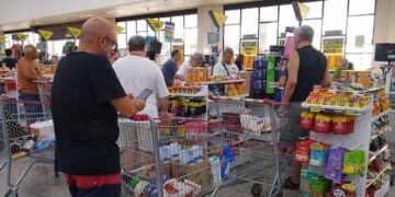 Vendas no varejo caem 0,3% em agosto; pior resultado para o mês desde 2021