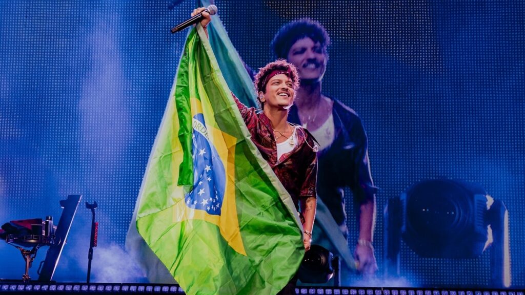 Bruno Mars: A fortuna do novo cantor mais adorado do Brasil