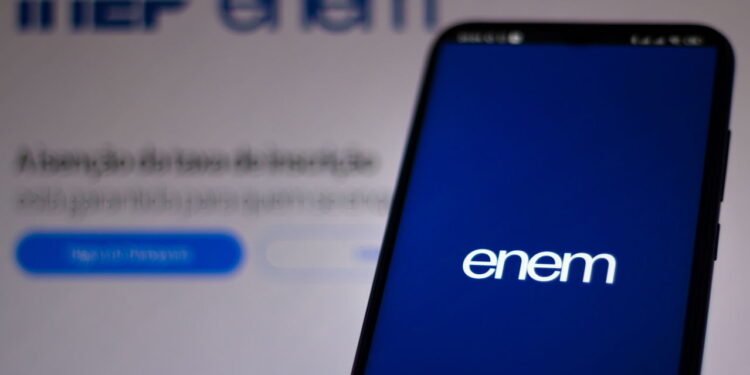 Estudantes que participaram do Enem vão receber parcela extra de R$ 200 do governo