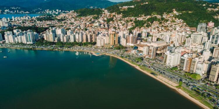Florianópolis lidera ranking de capitais mais seguras do Brasil e vira referência em qualidade de vida