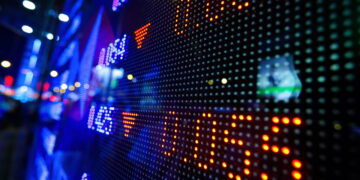 Selic bate 11,25%: quais ações podem superar o CDI em 2024?