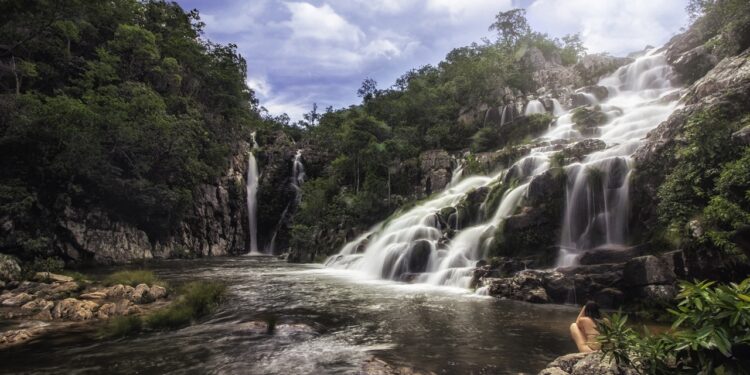 O paraíso turístico mais místico do Brasil fica em Goiás e é cheio de cachoeiras
