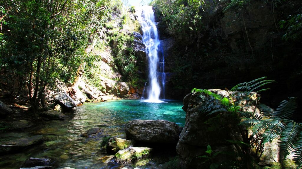 Turistas não acreditam no que encontram nesse paraíso escondido em Goiás