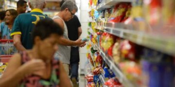 Confiança do Consumidor no Brasil atinge maior nível desde 2014