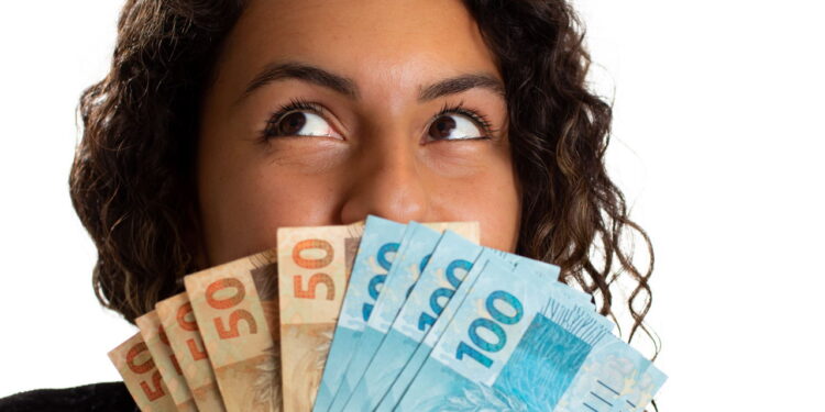 Aproveite! Como garantir R$ 600 todo mês de forma simples