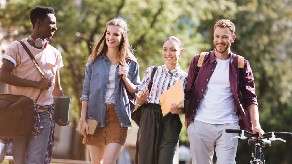 Pé-de-meia: como funciona o auxílio que ajuda jovens a poupar para o futuro?