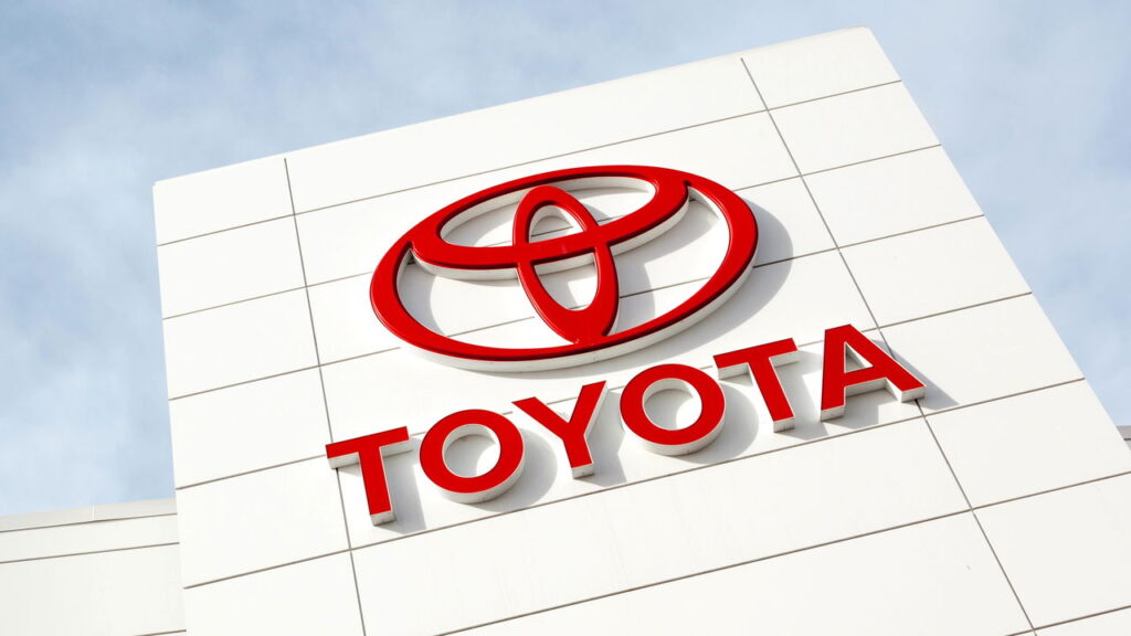 Toyota lidera com folga e seu sedã famosinho! O ranking de vendas está surpreendente