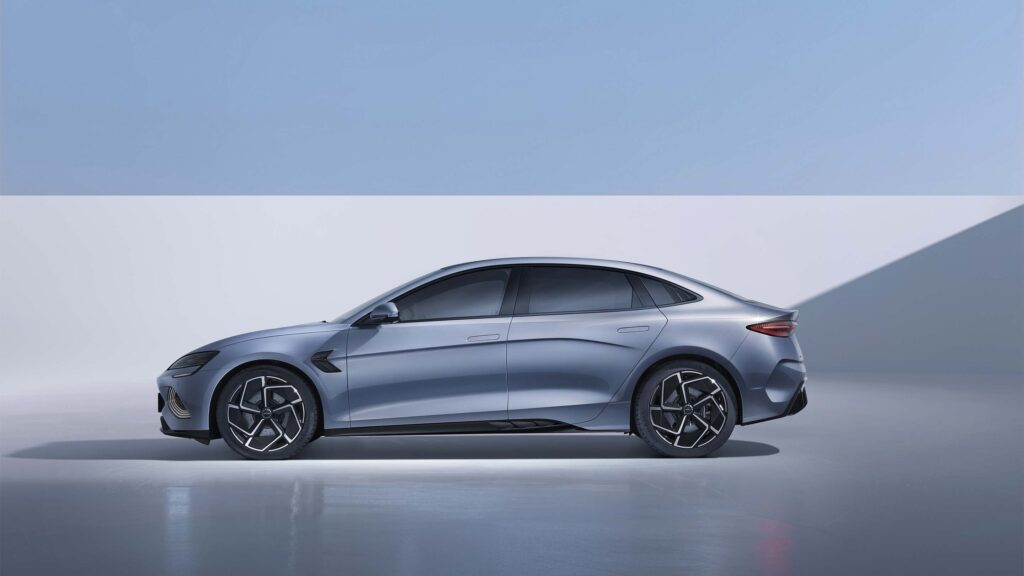 O mercado automotivo vive um choque com os novos carros de luxo acessíveis!