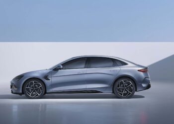 O mercado automotivo vive um choque com os novos carros de luxo acessíveis!