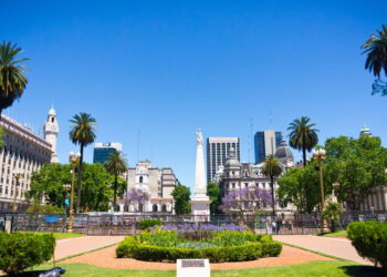 Conheça a cidade que se tornou destino de férias de muitos brasileiros