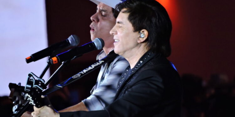 Chitãozinho & Xororó // Créditos: depositphotos.com / thenews2.com