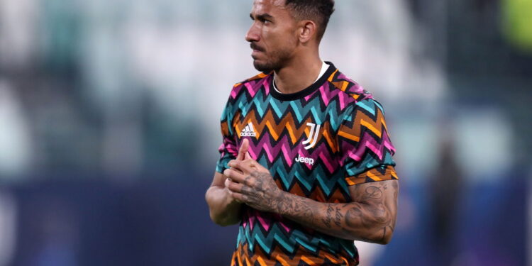 Danilo chega ao Rio nesta terça para assinar com o Flamengo