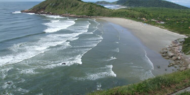 Ilha do Mel: Conheça o Paraíso Tropical no Paraná