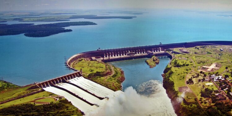 Usina Hidrelétrica de Itaipu // Reprodução: 
Wikipédia